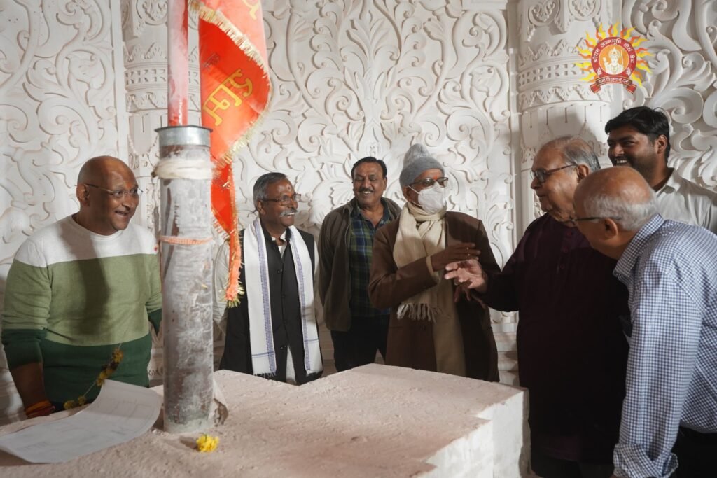 श्री राम मंदिर चंद्रकांत सोमपुरा , चंद्रकांत सोमपुरा  निर्माण कार्य का अवलोकन किया।