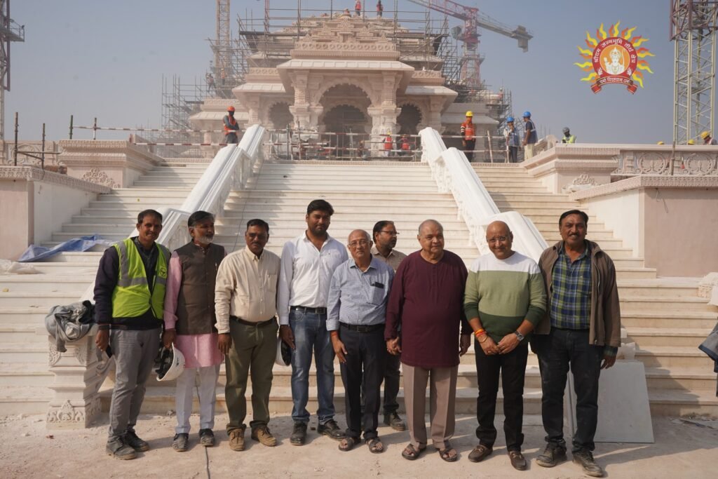 श्री राम मंदिर चंद्रकांत सोमपुरा , चंद्रकांत सोमपुरा  निर्माण कार्य का अवलोकन किया।